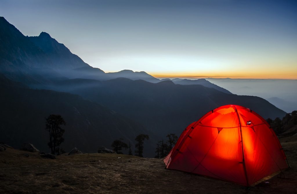 namiot w górach